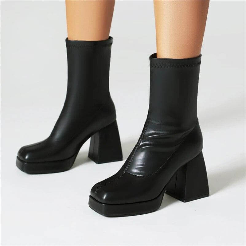 Bota Feminina de Couro Preto Clarice