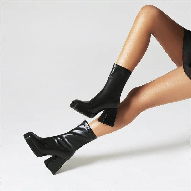 Bota Feminina de Couro Preto Clarice
