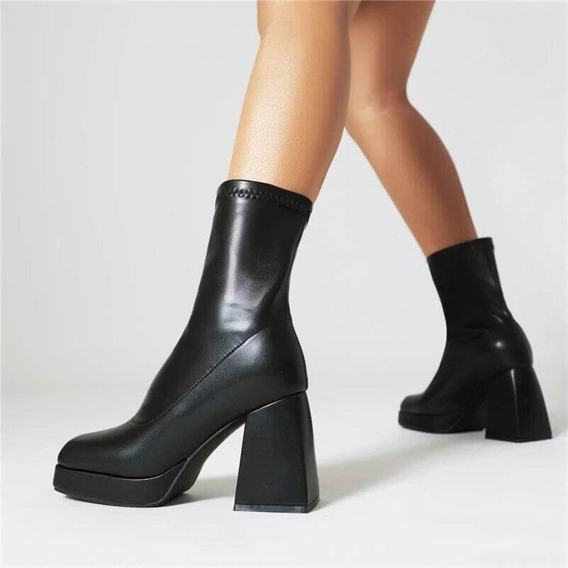 Bota Feminina de Couro Preto Clarice