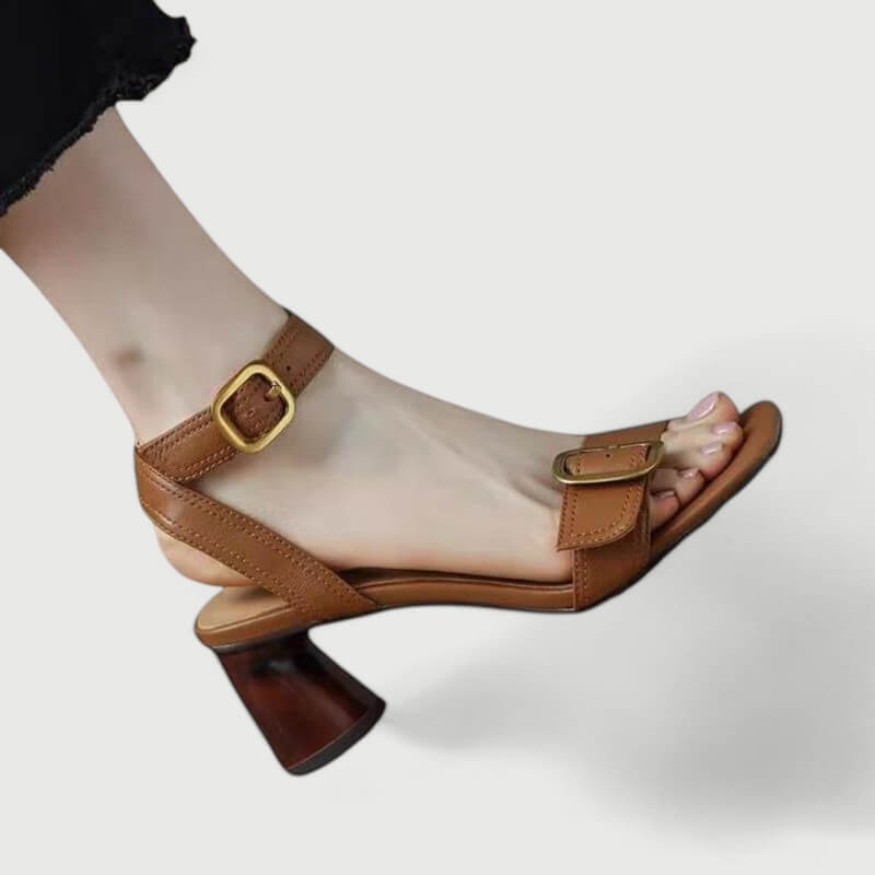 Sandália Feminina de Couro Preto Larissa