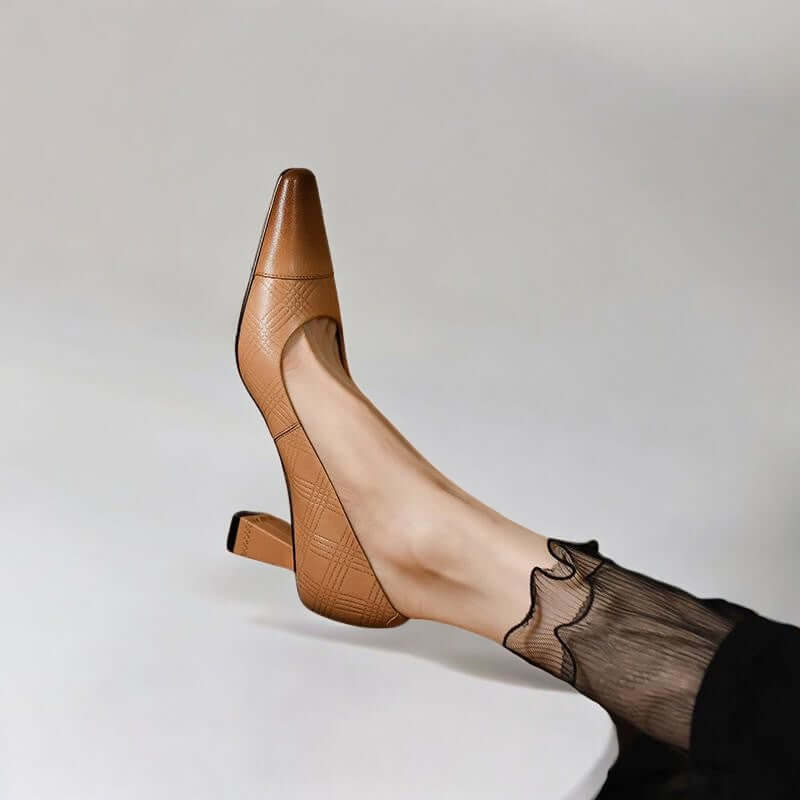 Scarpin Feminino Bico Fino Marrom Pilar