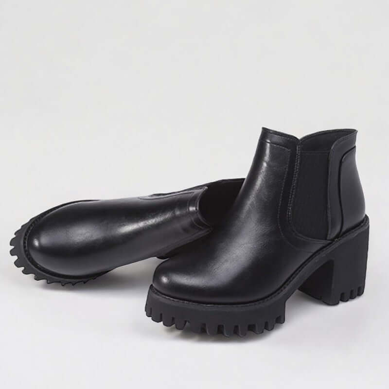 Bota Feminina de Couro Tratorada Luane