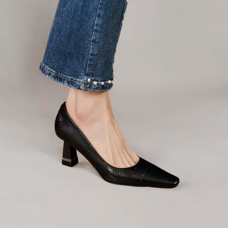 Scarpin Feminino Bico Fino Preto Pilar