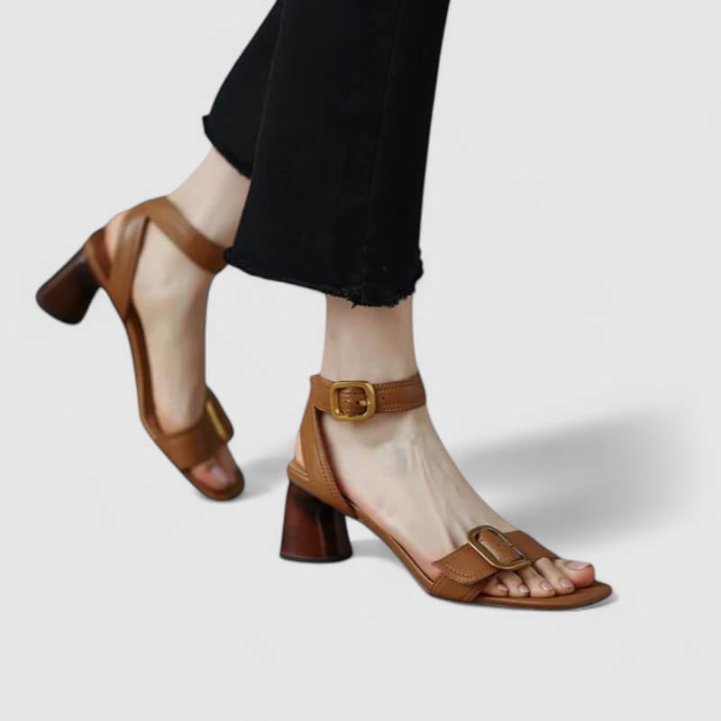 Sandália Feminina de Couro Preto Larissa