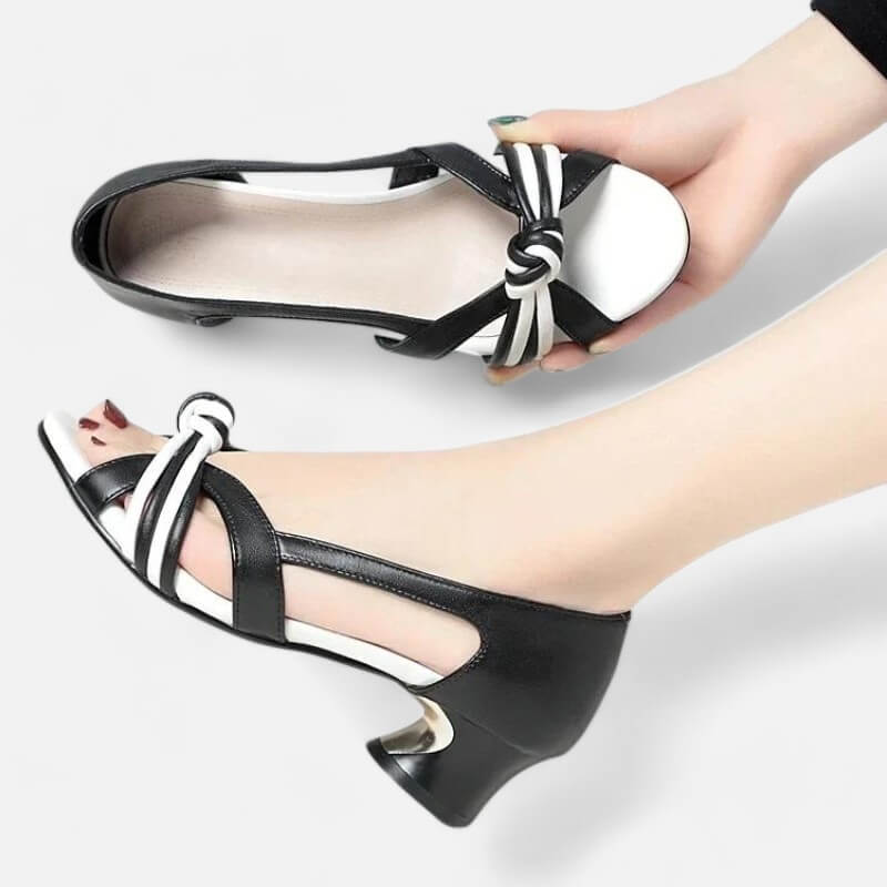 Sandália Feminina de Couro Preto Aurora