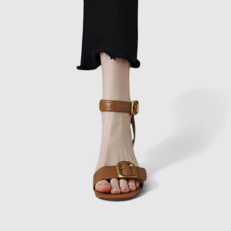 Sandália Feminina de Couro Preto Larissa