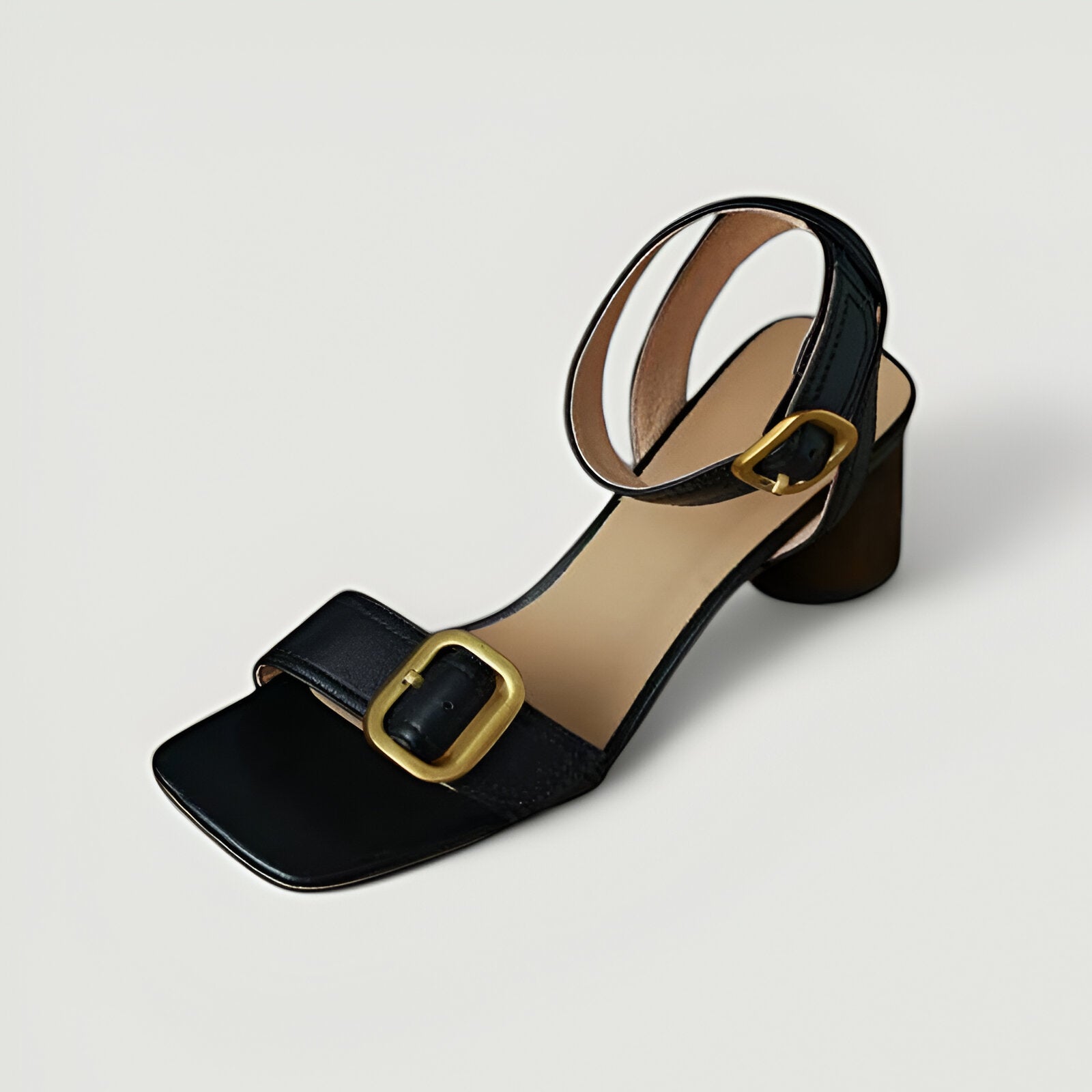 Sandália Feminina de Couro Preto Larissa