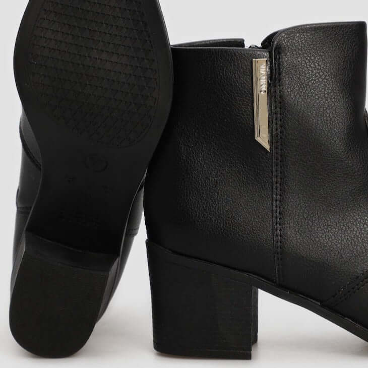 Bota Feminina de Couro Preto Sofia