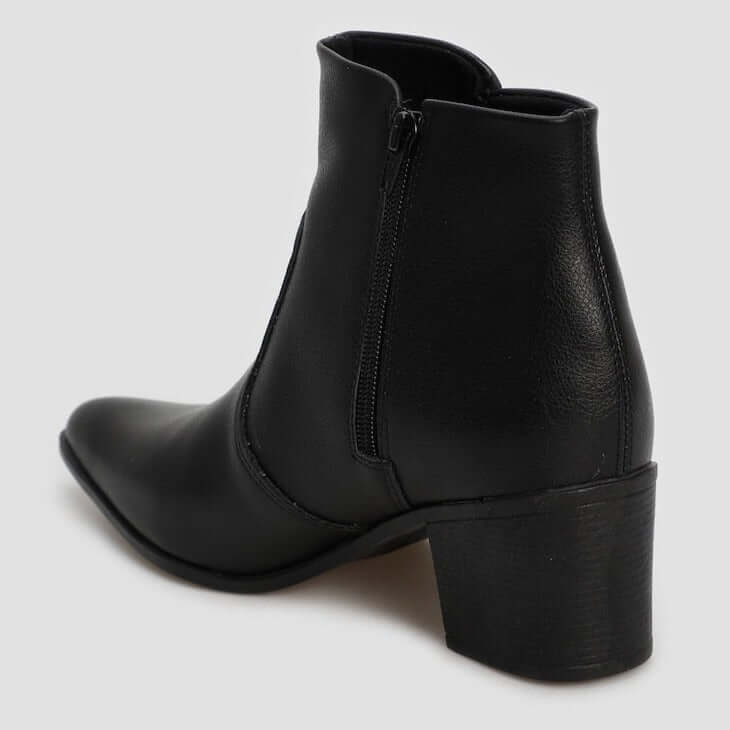 Bota Feminina de Couro Preto Sofia