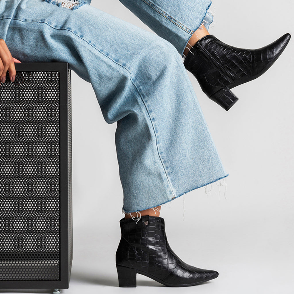 Bota Feminina de Couro CROCO