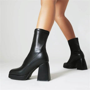 Bota Feminina de Couro Preto Clarice