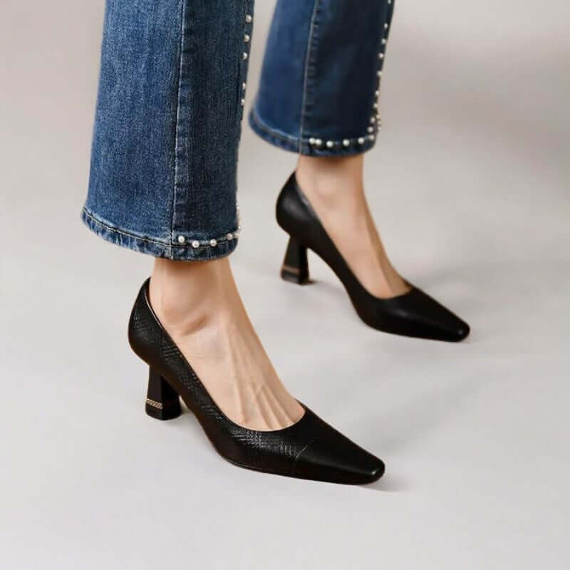 Scarpin Feminino Bico Fino Preto Pilar