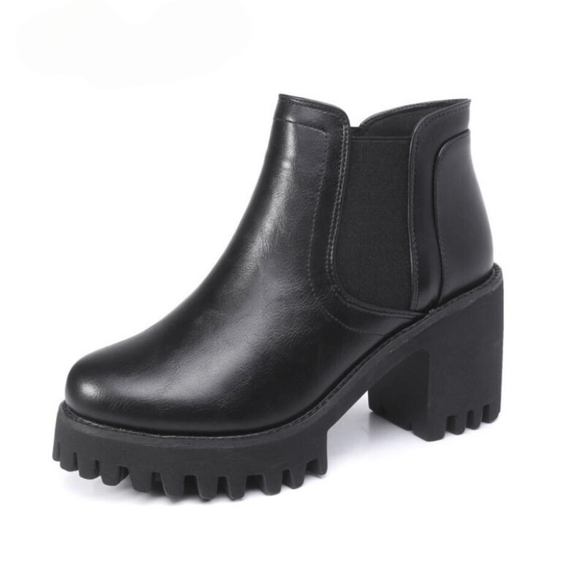 Bota Feminina de Couro Tratorada Luane