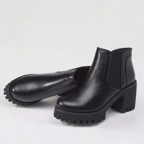 Bota Feminina de Couro Tratorada Luane