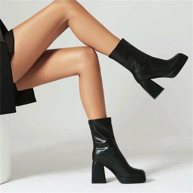 Bota Feminina de Couro Preto Clarice