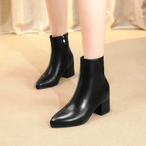 Bota Feminina de Couro Elis